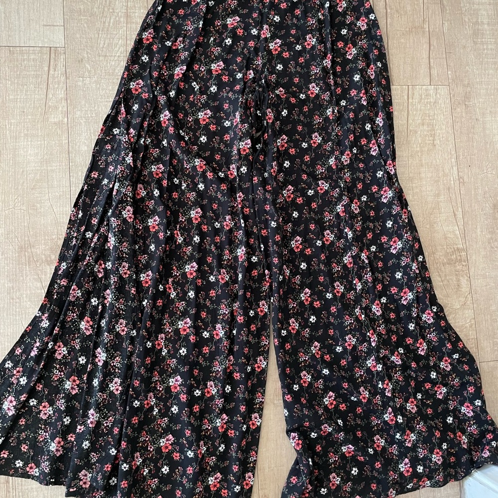 Aakaa- black, floral, high waisted dress pants